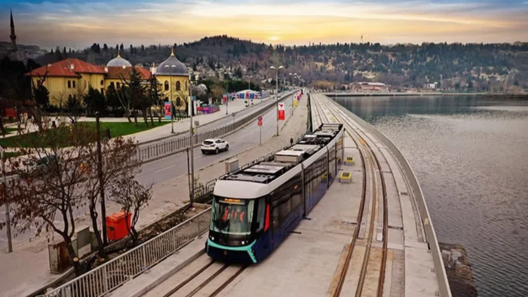 Istanbul’s T5 Eminonu-Alibeykoy Tram Line: A Historical Journey for Travelers